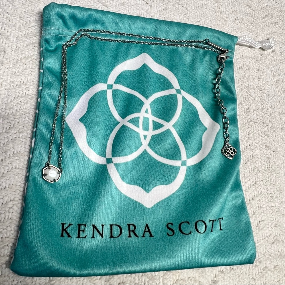 kendra scott / mini elisa silver and white pendant necklace